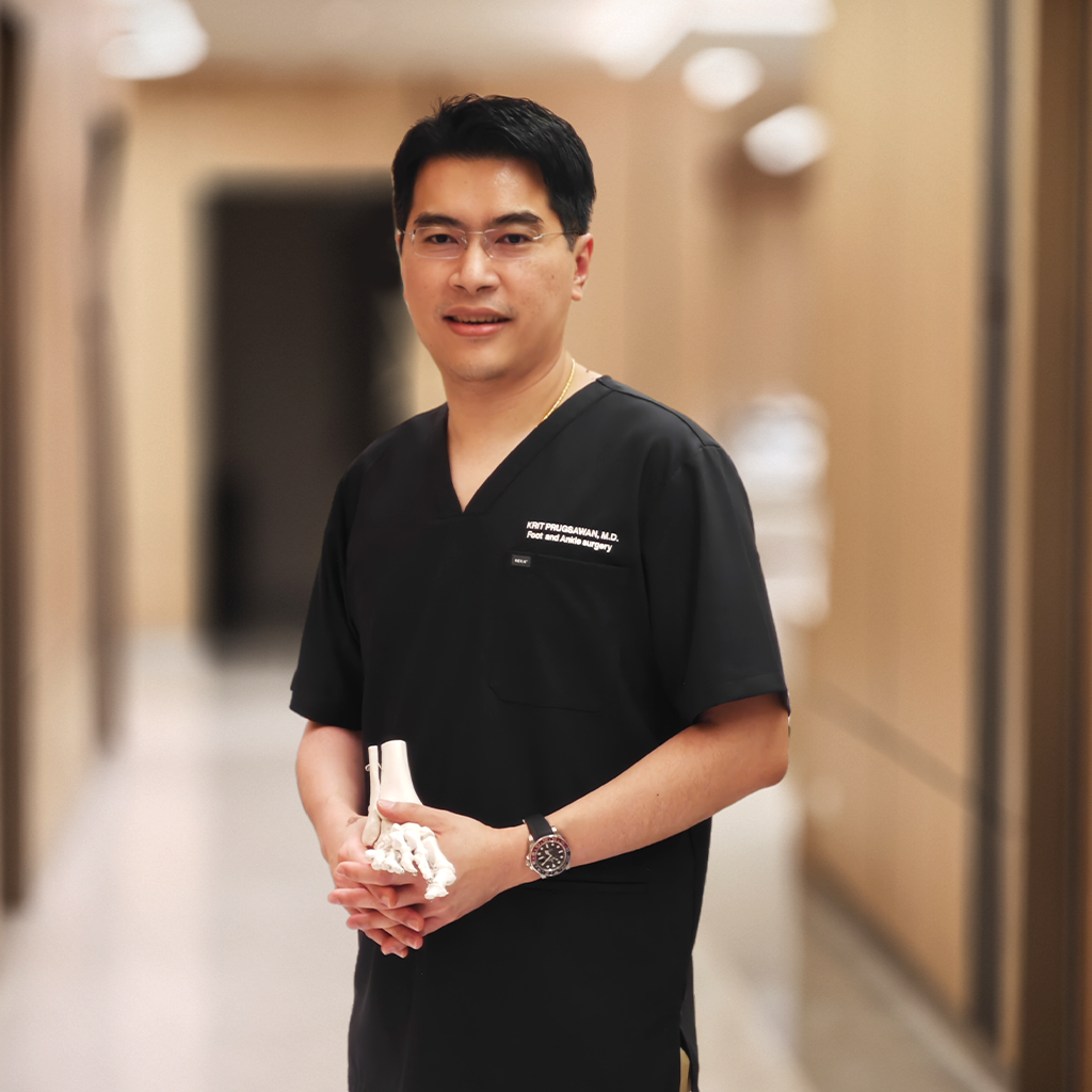 นพ.กฤษฎิ์ พฤกษะวัน ศัลยแพทย์ผู้เชี่ยวชาญด้านเท้าและข้อเท้า
